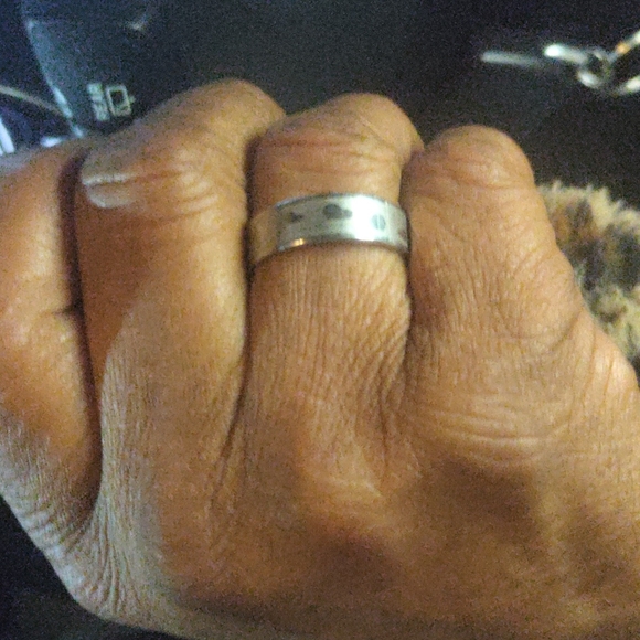 A man's Ring band w/ 💕 - Picture 4 of 7